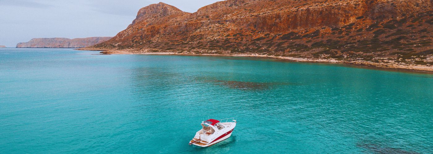 Βάρκα στη Λιμνοθάλασσα του Μπάλου