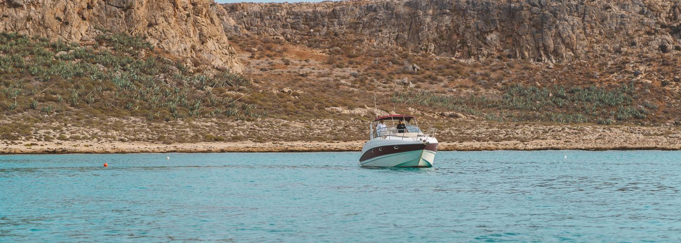 Βάρκα στο νησί Θοδωρού