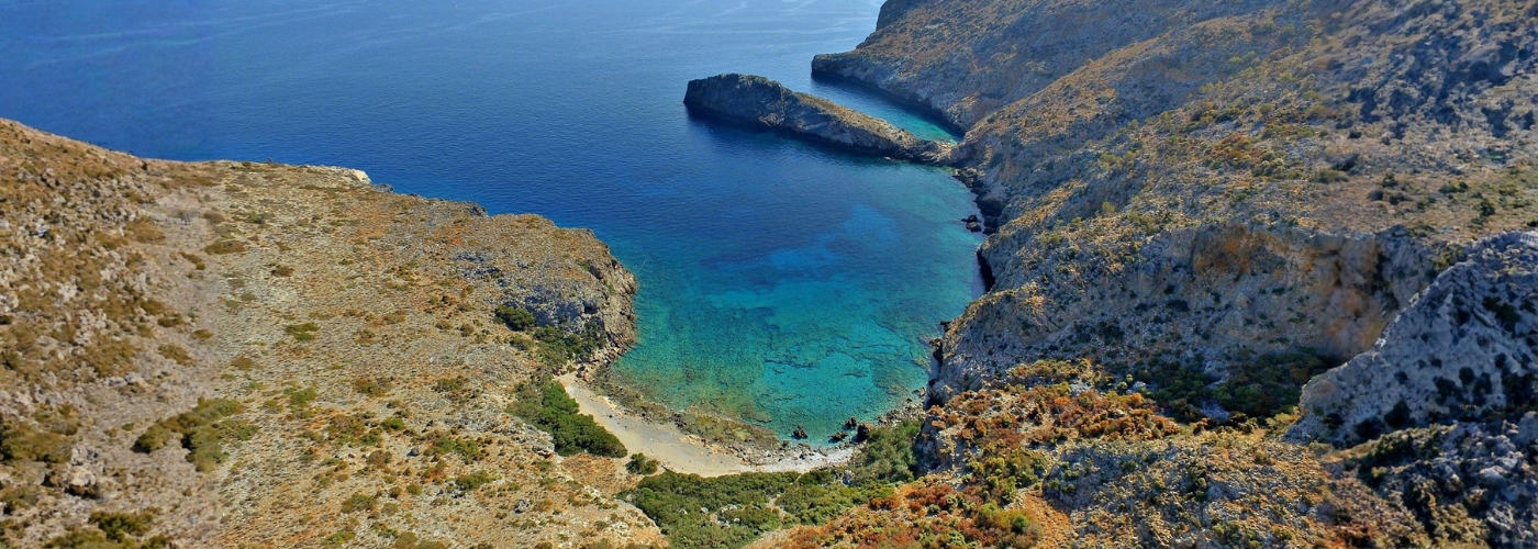 Αποδράστε σε Απόμερες Παραλίες με Σκάφος